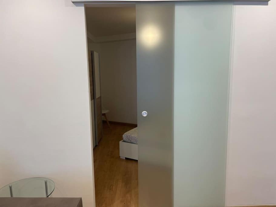 Appartamento Con Piscina E Sauna Bissone Exterior foto